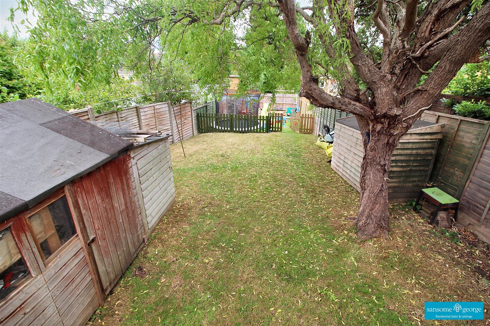 3 bed property in Chapel Hill, Reading